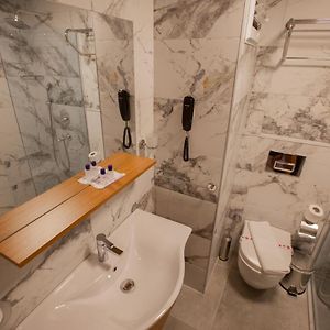 Budget King Room